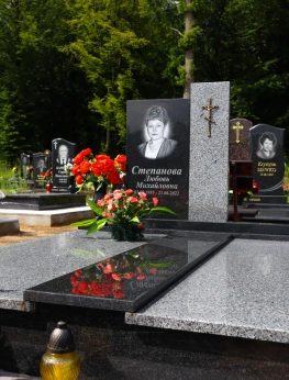 Памятник двойной 93